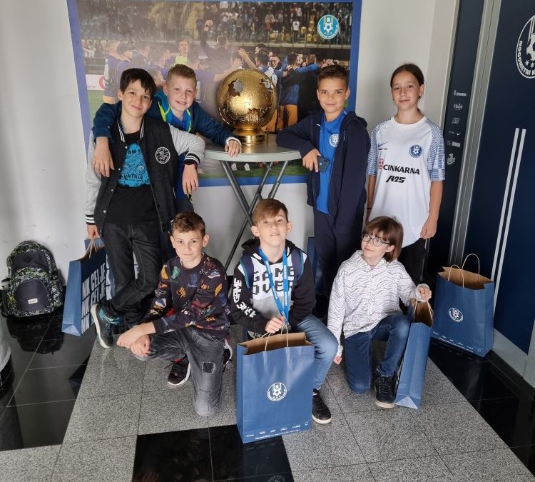 Legoslovci na obisku pri NK Celje