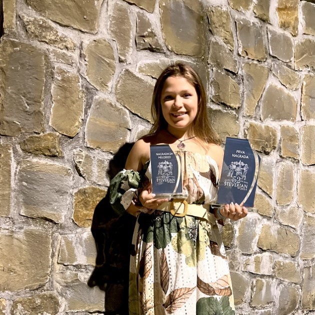 Tia Prah z ansamblom osvojila glavno nagrado 52. Festivala narodno-zabavne glasbe Števerjan