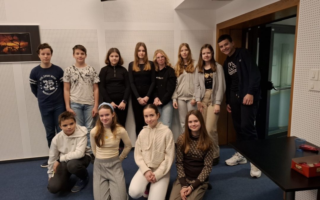 Novinarske delavnice z Radiem Slovenija in nastop v radijski oddaji Hudo!